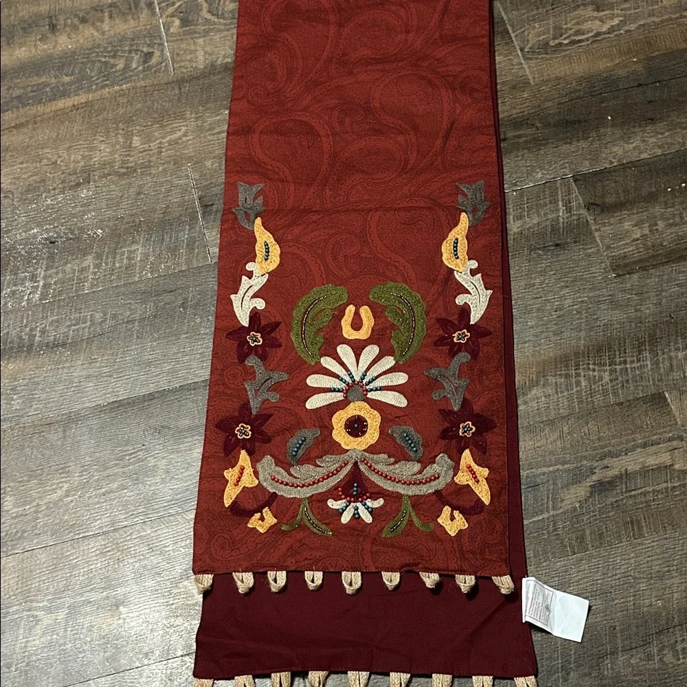 Pier 1‎ Table Runner 13